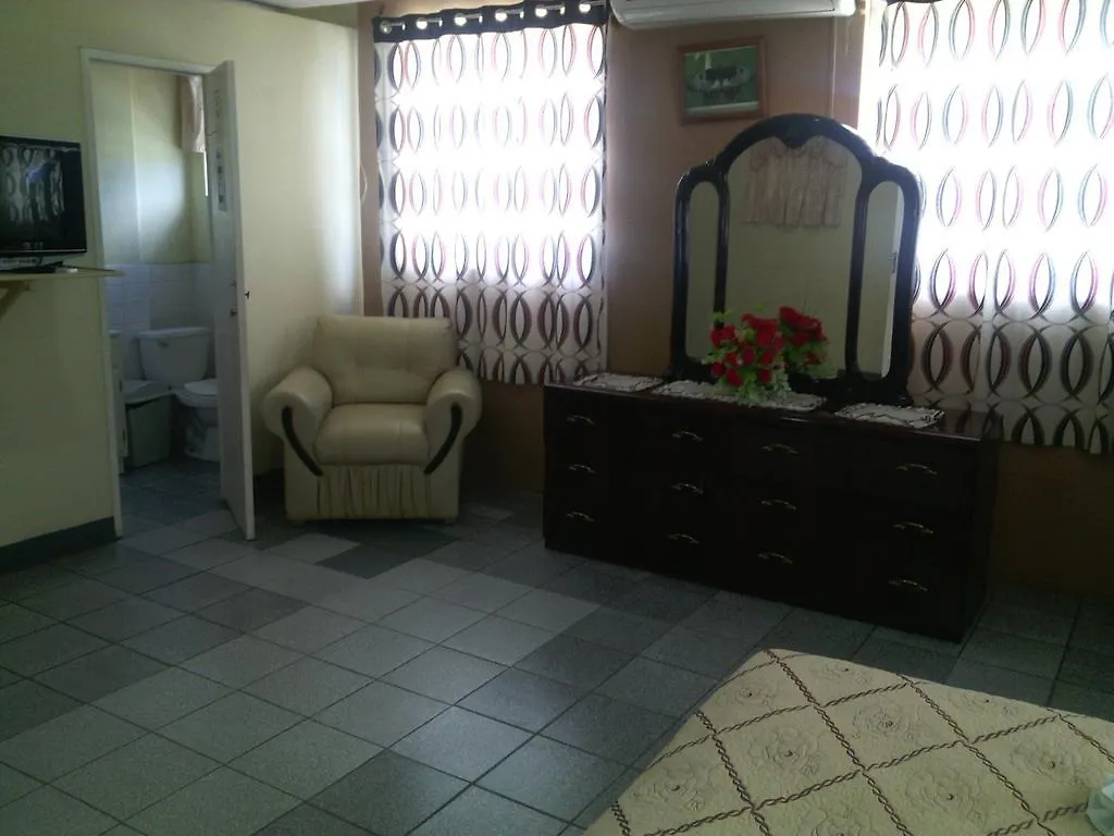 Hotel Norman'S Court Resort & Sky Restaurant Club Montego Bay Jamaica