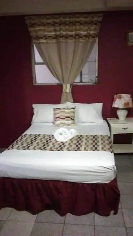 Hotel Norman'S Court Resort & Sky Restaurant Club Montego Bay