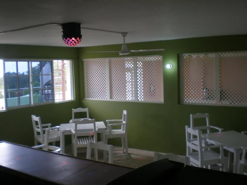 Hotel Norman'S Court Resort & Sky Restaurant Club Montego Bay