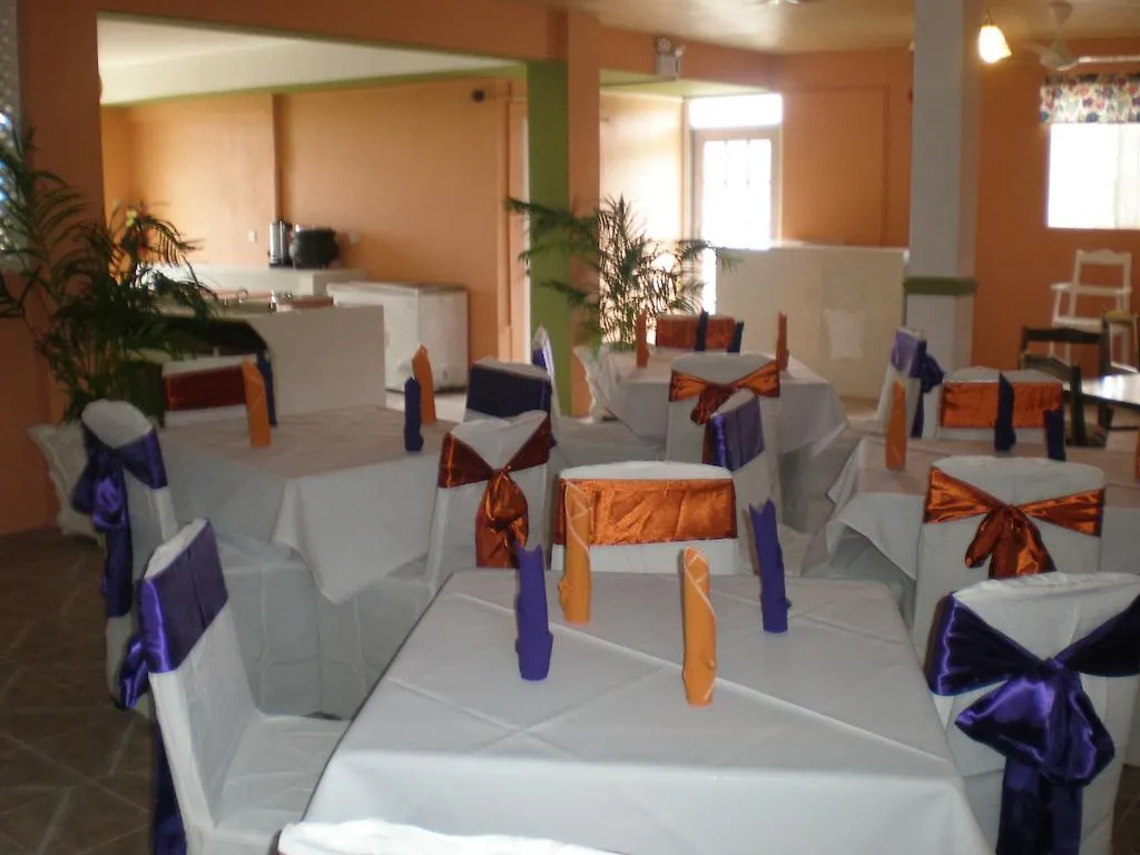 Norman'S Court Resort & Sky Restaurant Club Montego Bay Hotel