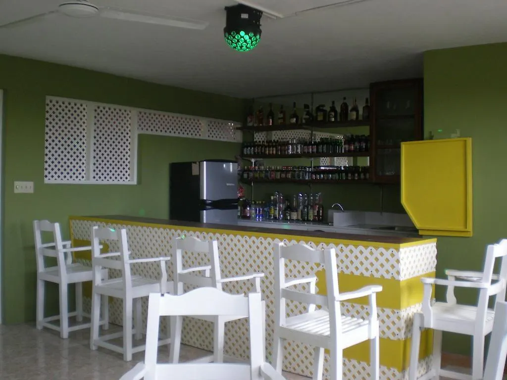 Norman'S Court Resort & Sky Restaurant Club Montego Bay