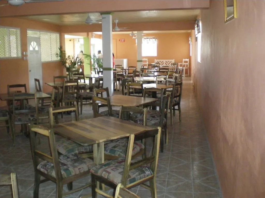 Hotel Norman'S Court Resort & Sky Restaurant Club Montego Bay
