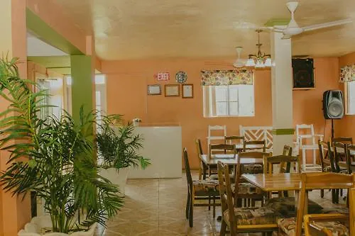 Hotel Norman'S Court Resort & Sky Restaurant Club Montego Bay